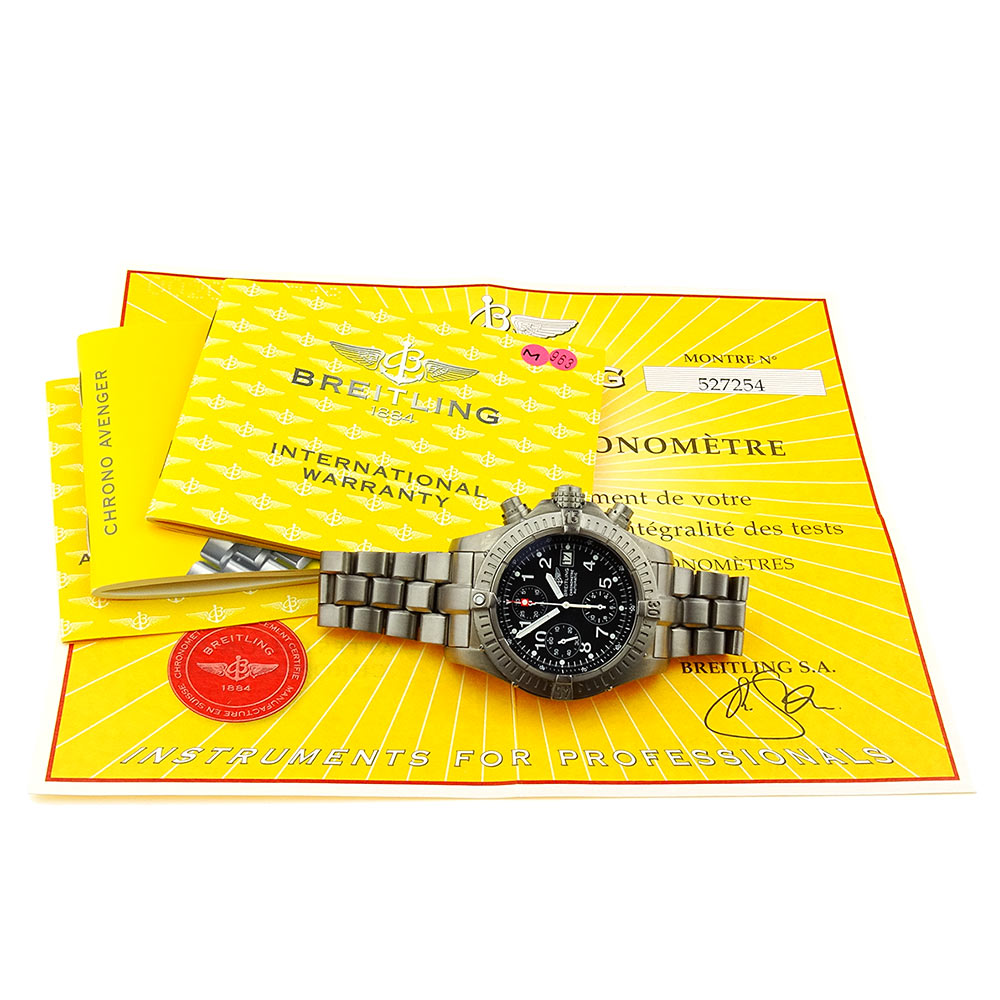 Breitling Chrono Avenger Titanium E13360