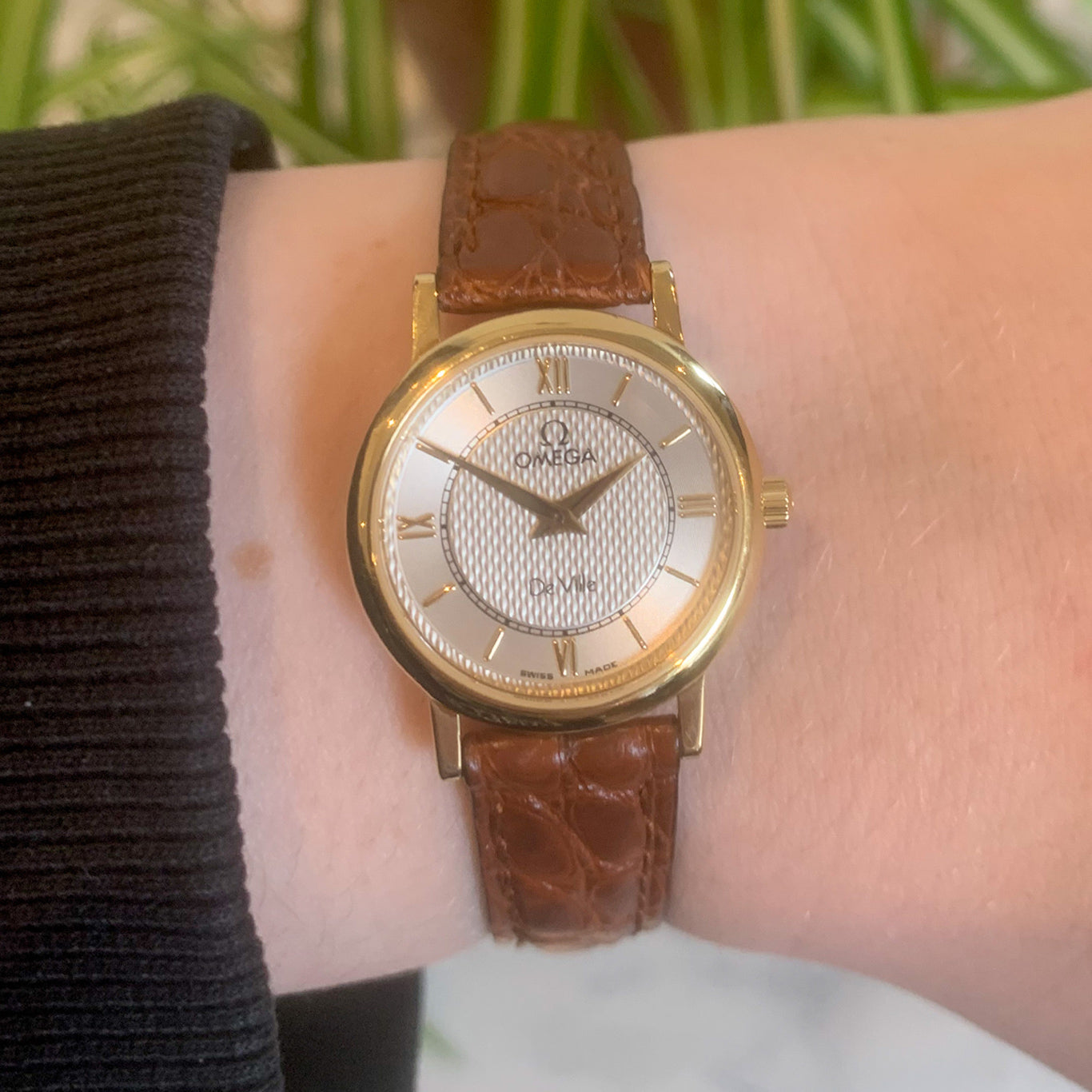 Omega Lady DeVille Classic 18k Gold