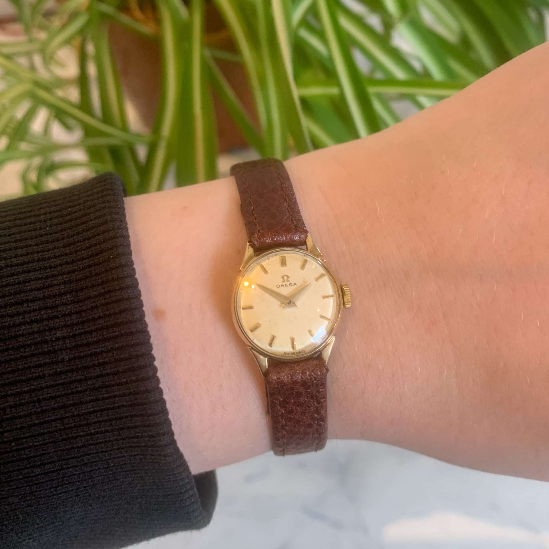 Omega Lady Vintage 9ct Gold Mechanical