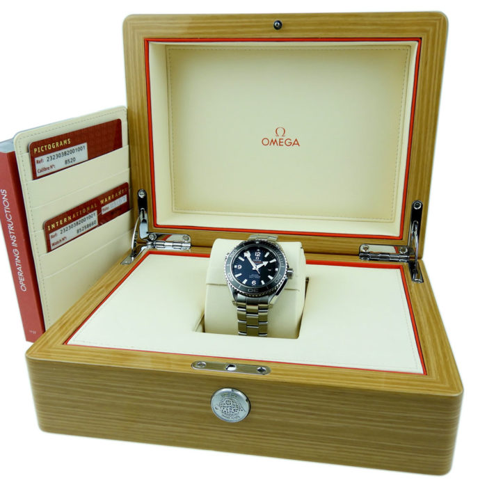 Omega Seamaster Planet Ocean Mid Size 232.30.38.20.01.001